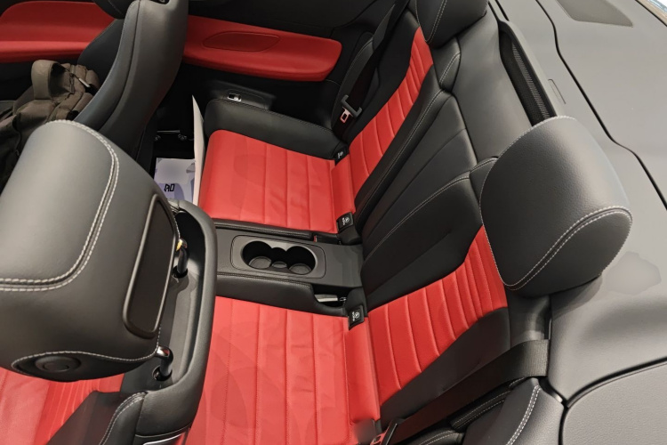 奔驰E级(进口) 2023款 E 260 敞篷轿跑车中控内饰7004