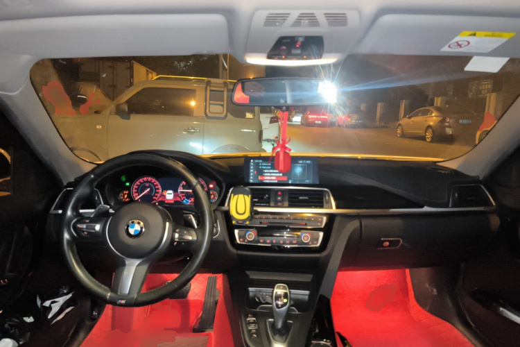 宝马3系 2018款 320Li 领先型M运动套装中控内饰13