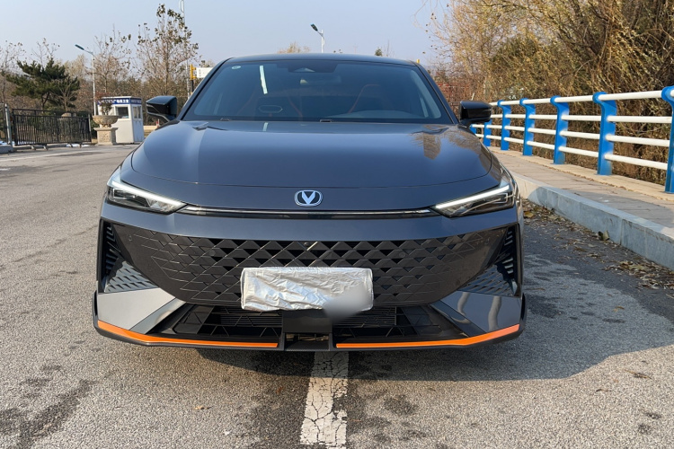 长安UNI-V 2024款 1.5T 尊贵运动型车身外观6001