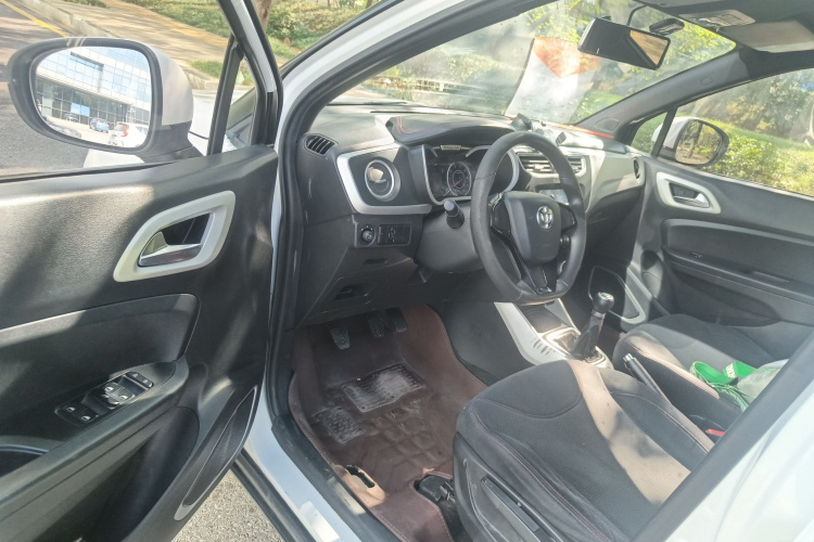 中华V3 2015款 1.5L 手动舒适型中控内饰20