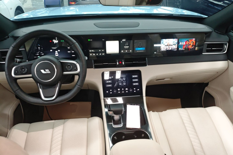 理想汽车 理想ONE 2020款 增程6座版中控内饰12