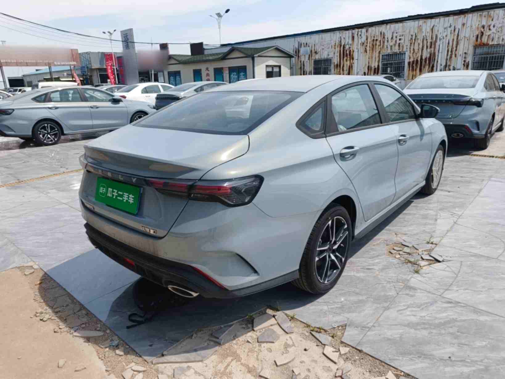 车辆右后45度外观展示