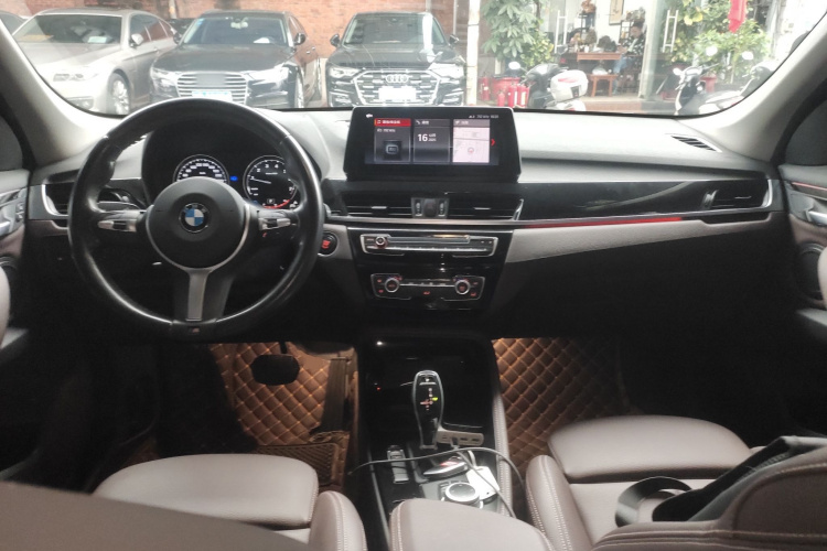 宝马X1 2020款 sDrive20Li 尊享型中控内饰12