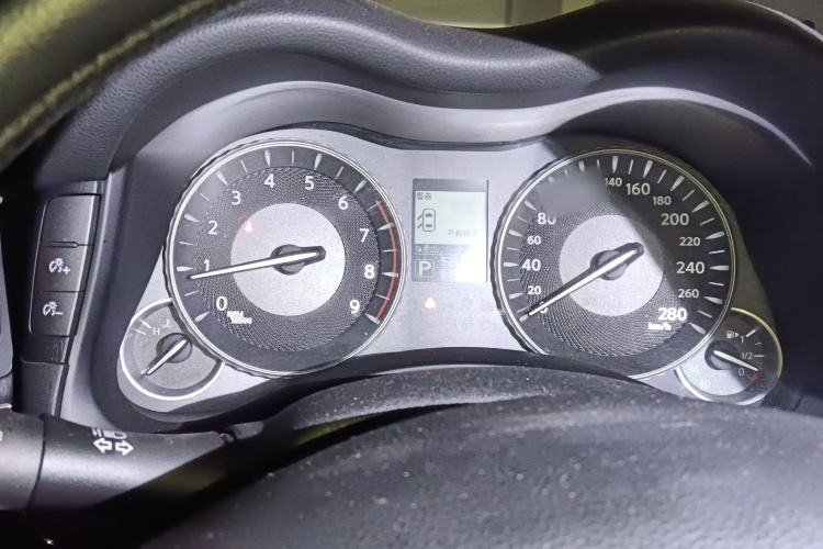 英菲尼迪Q70 2019款 Q70L 2.0T 精英版 PLUS局部细节14