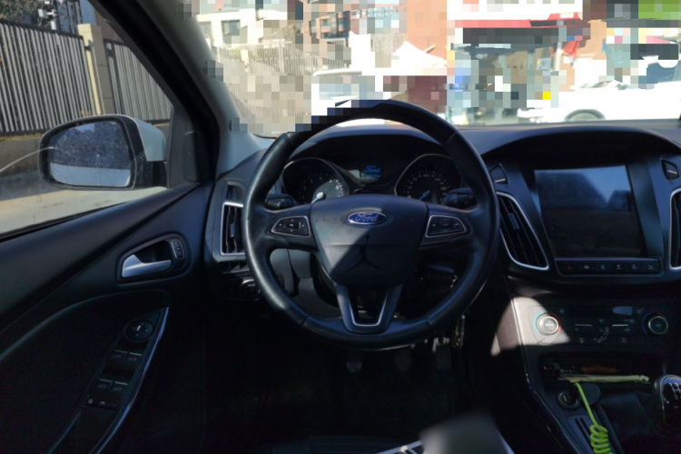 福特 福克斯 2017款 两厢 1.6L 手动风尚型智行版中控内饰13