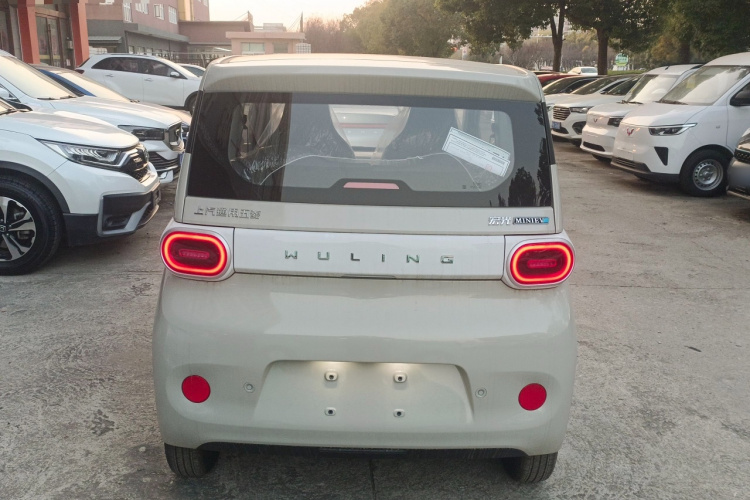 五菱汽车 宏光MINIEV 2024款 第三代 215km 青春版车身外观6