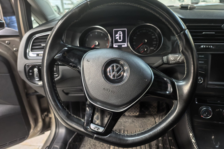 大众 高尔夫 2017款 230TSI 自动舒适百万辆纪念版中控内饰7003