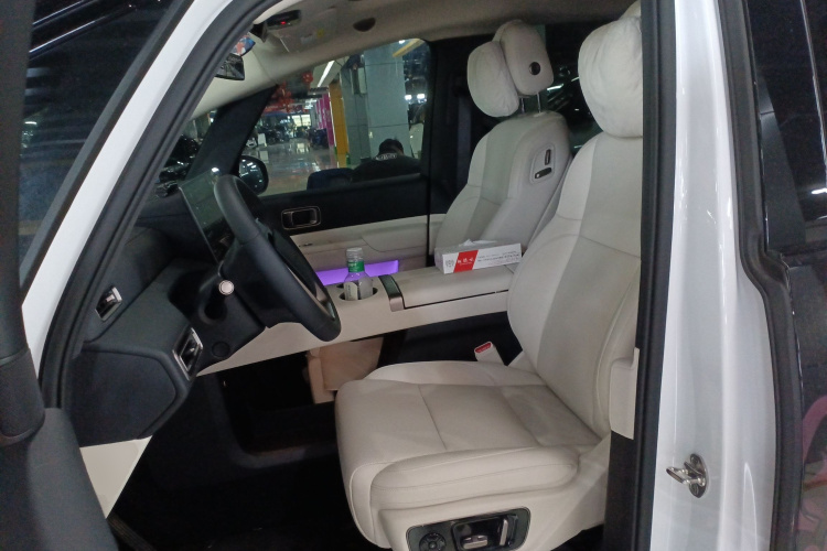 理想汽车 理想MEGA 2025款 Home 家庭特别版中控内饰19