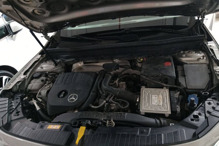 奔驰GLB 2020款 改款 GLB 200 动感型机舱底盘24