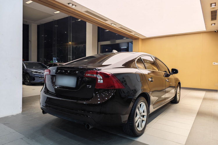 沃尔沃S60 2017款 S60L T3 智进版车身外观6001
