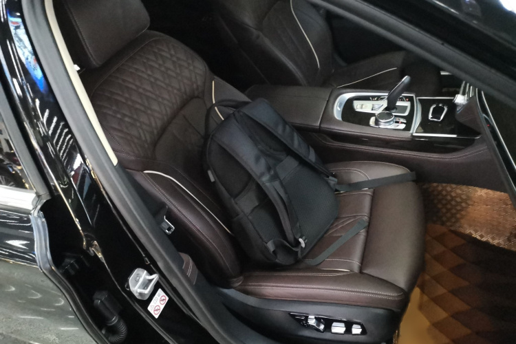 宝马7系 2021款 730Li 豪华套装局部细节41