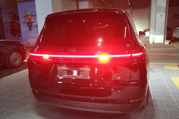 理想汽车 理想L9 2022款 Max车身外观6