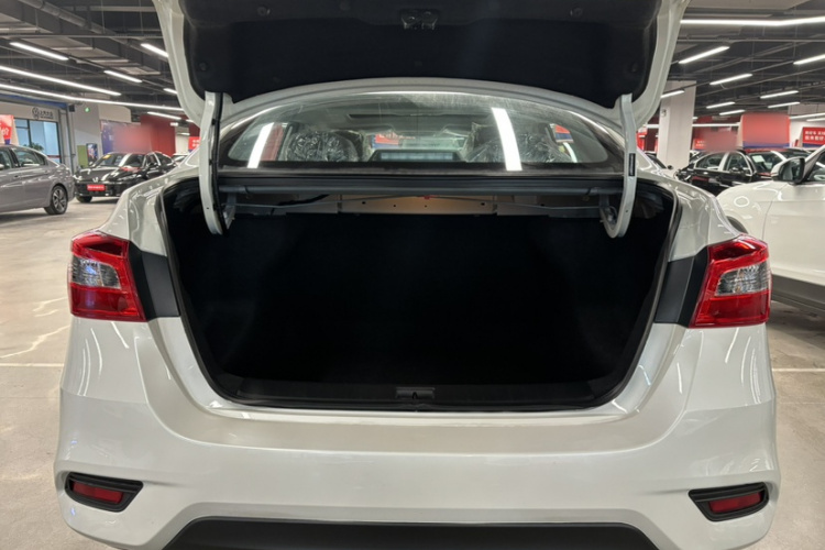 日产 轩逸 2024款 经典 1.6XL CVT豪华版车身外观6003