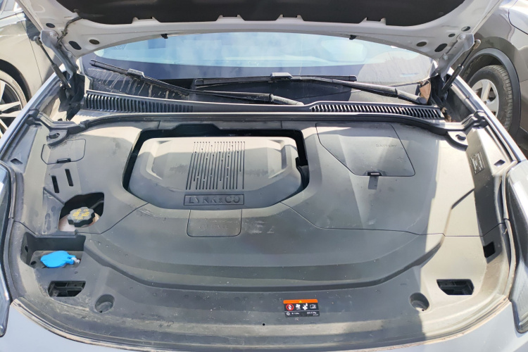 领克06 EM-P 2023款 1.5T Remix PHEV Pro机舱底盘24