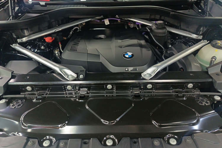 宝马X5 2025款 xDrive 30Li 尊享型M运动曜夜套装机舱底盘24