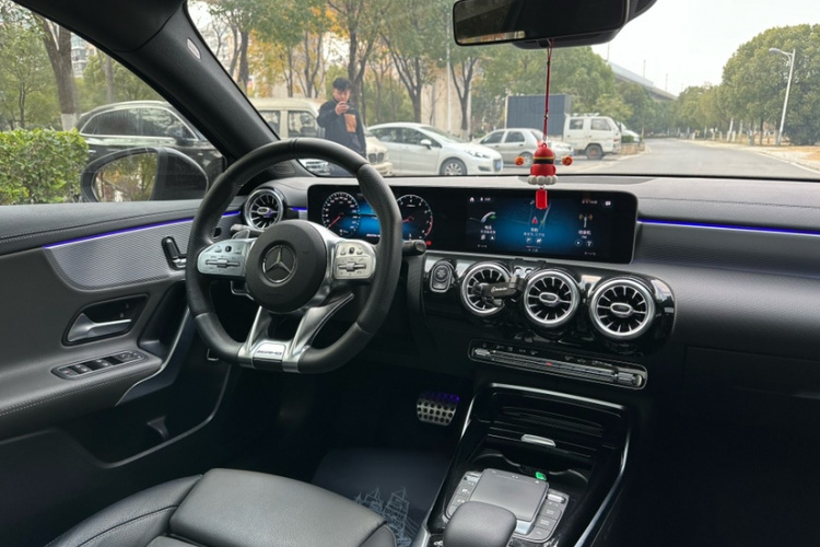 奔驰A级AMG 2019款 AMG A 35 L 4MATIC中控内饰7007