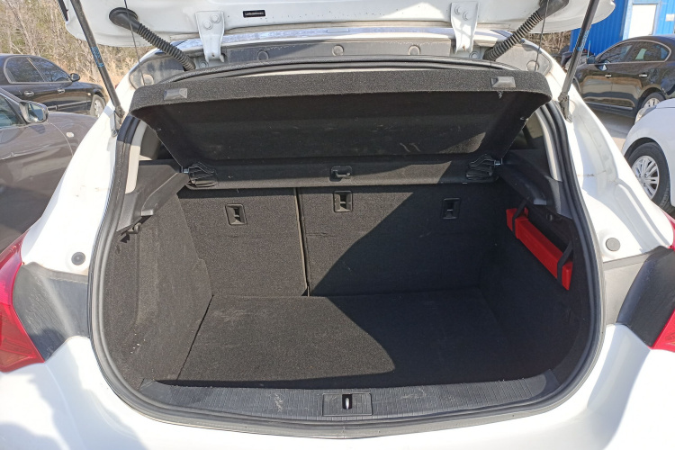 别克 英朗 2014款 XT 1.6T 自动时尚运动版局部细节23