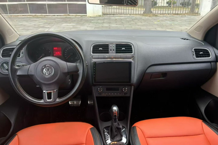 大众 2012款 1.6L Cross Polo AT中控内饰7002