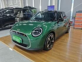 电动MINI COOPER 2024款 452km COOPER SE 艺术家