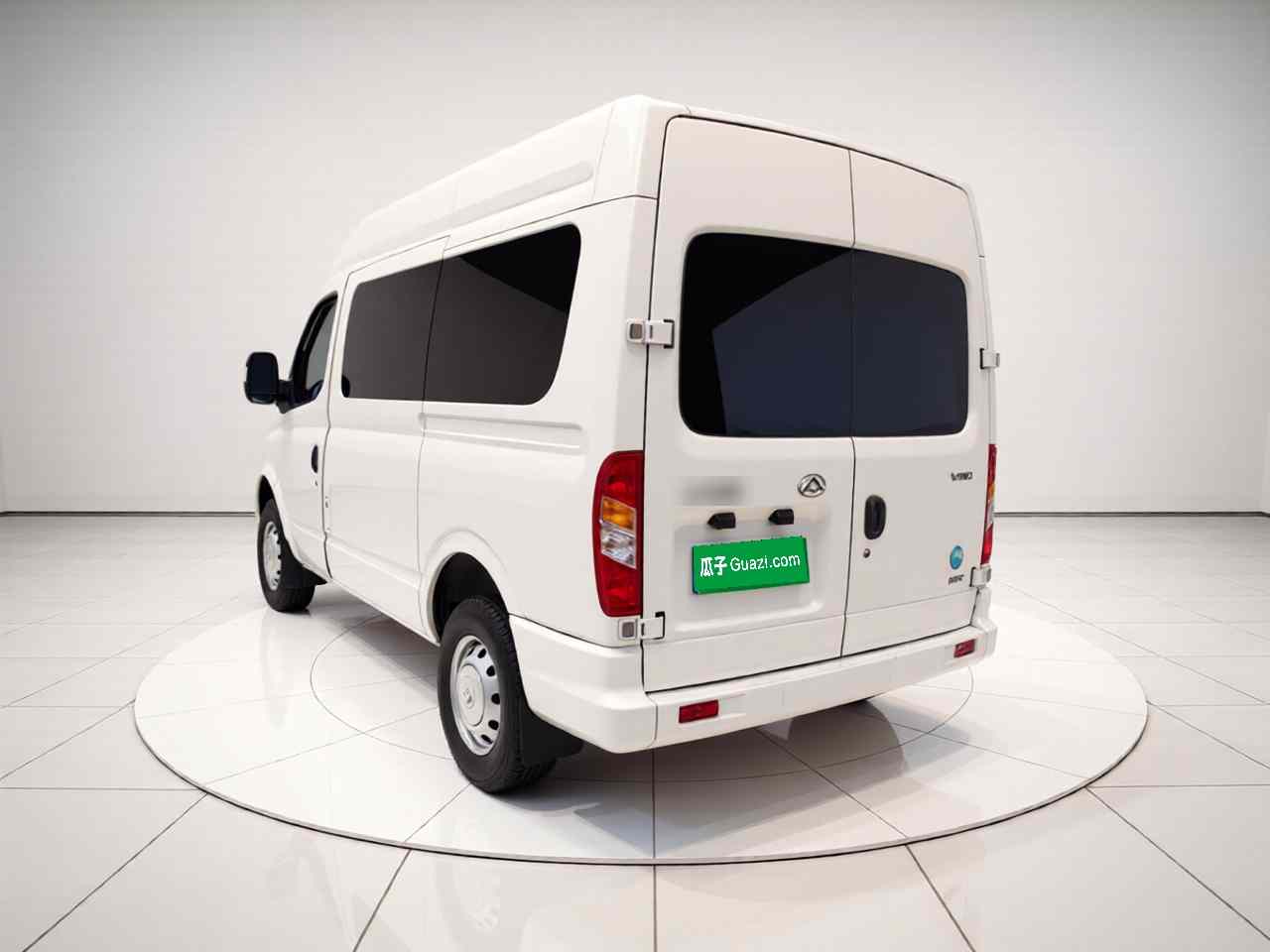 上汽大通MAXUS 新途V80 2025款 PRO傲运通 2.0T AMT短轴中顶 5/6座(3)