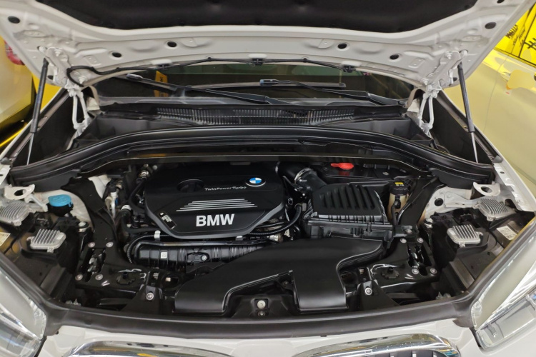 宝马X1 2019款 xDrive20Li 尊享型机舱底盘24