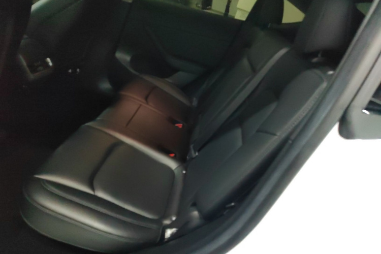 特斯拉 Model Y 2023款 后轮驱动版中控内饰21