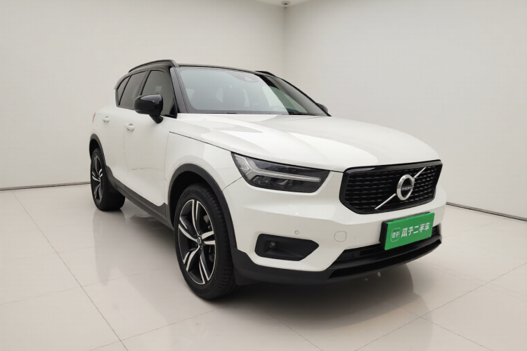 沃尔沃XC40 2020款 T4 四驱智远运动版车身外观3