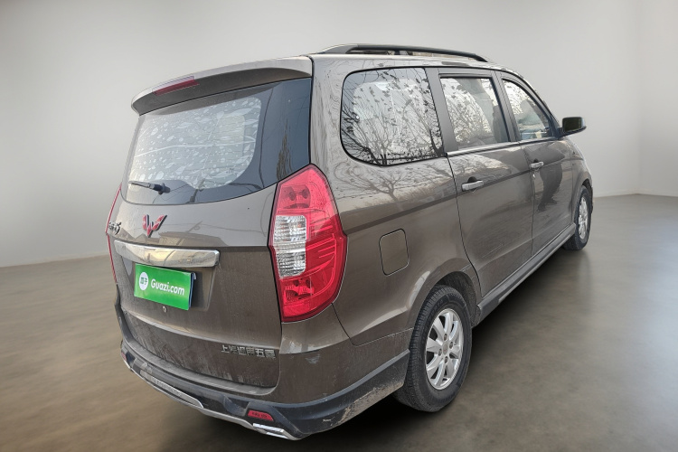 五菱汽车 五菱宏光 2014款 1.5L S舒适型车身外观7