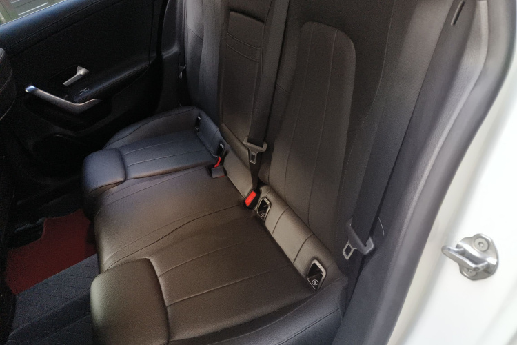 奔驰A级 2021款 A 200 L 运动轿车动感型中控内饰21