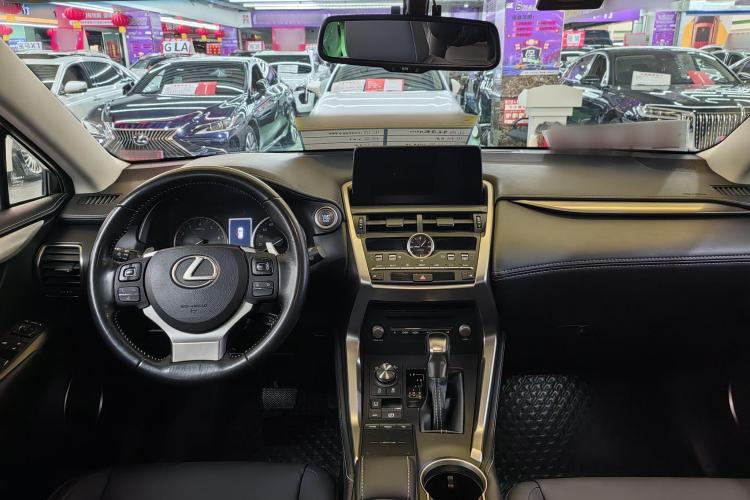 雷克萨斯NX 2018款 300 前驱 锋行版中控内饰7001