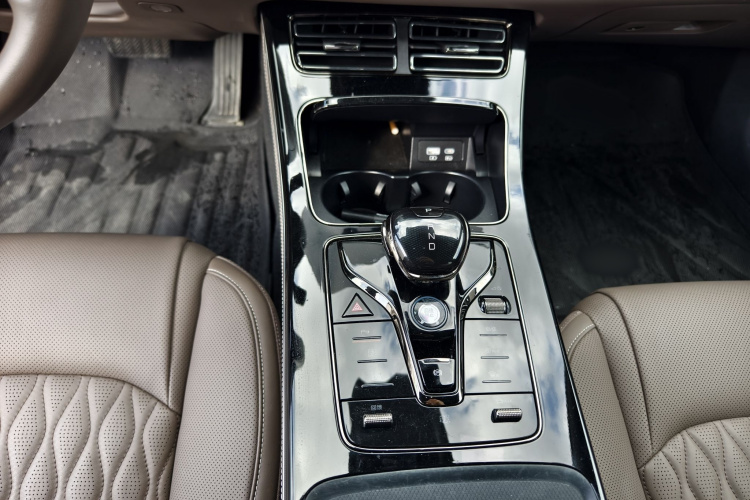 比亚迪 汉 2023款 EV 冠军版 605KM前驱尊贵型中控内饰7006