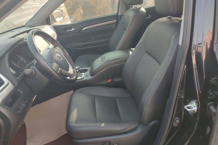 丰田 汉兰达 2021款 2.0T 四驱尊贵版 7座中控内饰19