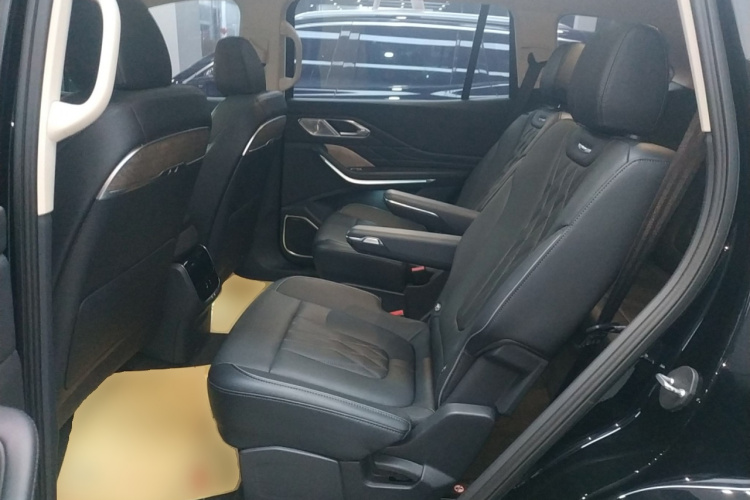 红旗HS7 2023款 2.0T 自动四驱旗畅版 六座中控内饰7004