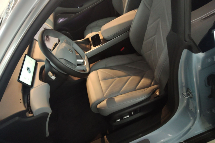 蔚来ET5 2025款 75kWh中控内饰19