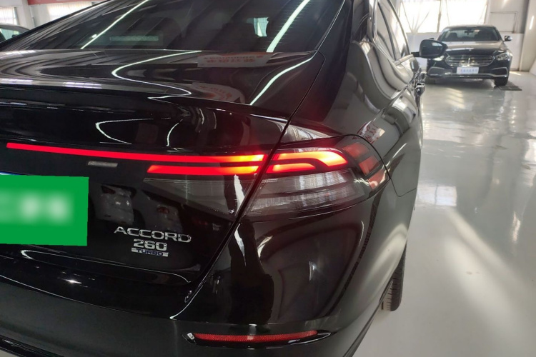 本田 雅阁 2025款 运动系列 260TURBO 豪华版车身外观9