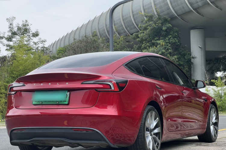特斯拉 Model 3 2023款 长续航全轮驱动版车身外观6006