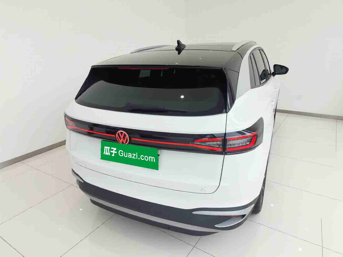车辆右后45度外观展示