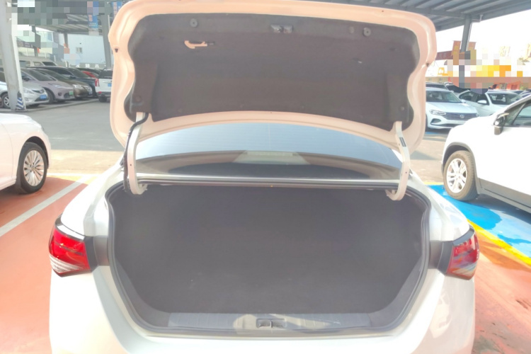 日产 轩逸 2023款 1.6L CVT悦享版机舱底盘23