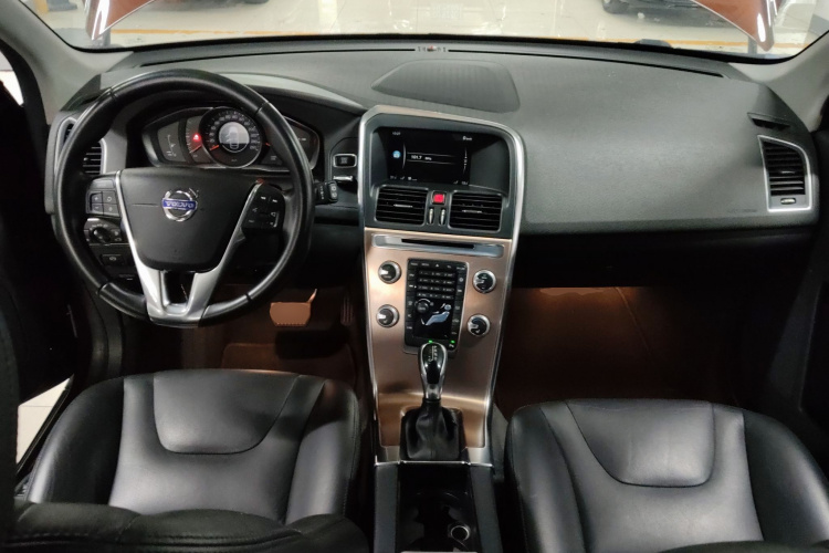 沃尔沃XC60 2016款 T5 智进版中控内饰12