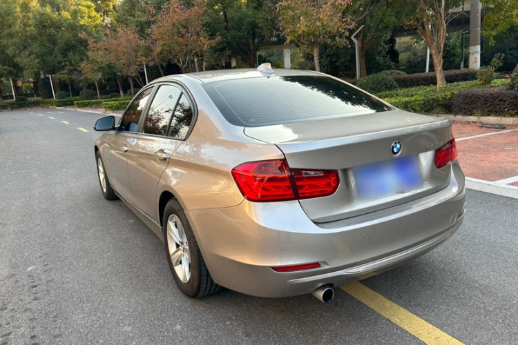 宝马3系 2015款 320i 超悦版时尚型车身外观6005