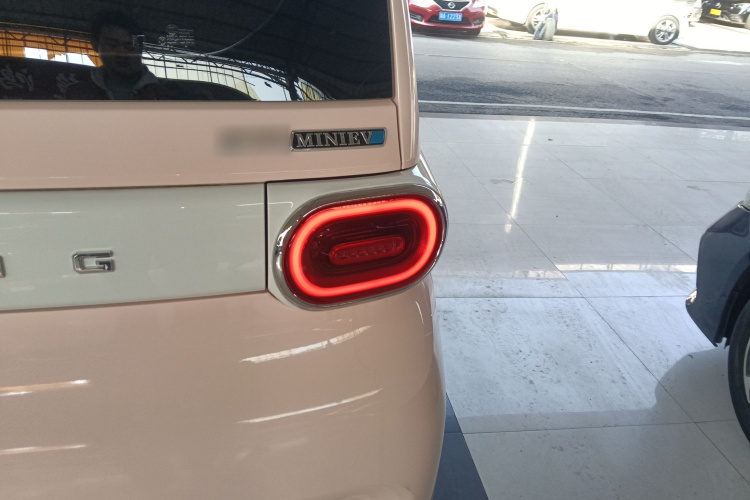 五菱汽车 宏光MINIEV 2024款 第三代 215km 进阶版车身外观9