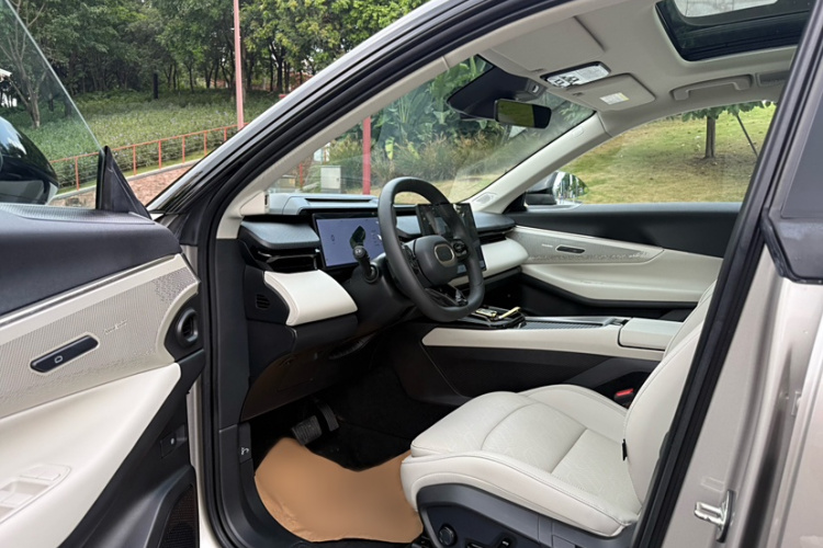 领克08 EM-P 2023款 220km 四驱性能Halo中控内饰7009