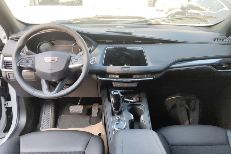 凯迪拉克XT4 2022款 28T 两驱风尚型中控内饰7002