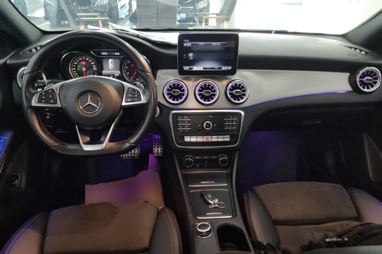奔驰CLA 2018款 CLA 220 4MATIC中控内饰12