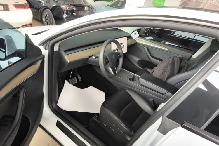 特斯拉 Model Y 2022款 后轮驱动版中控内饰20