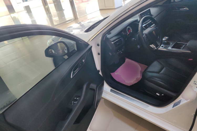 红旗H5 2020款 1.8T 自动智联旗享版中控内饰7003