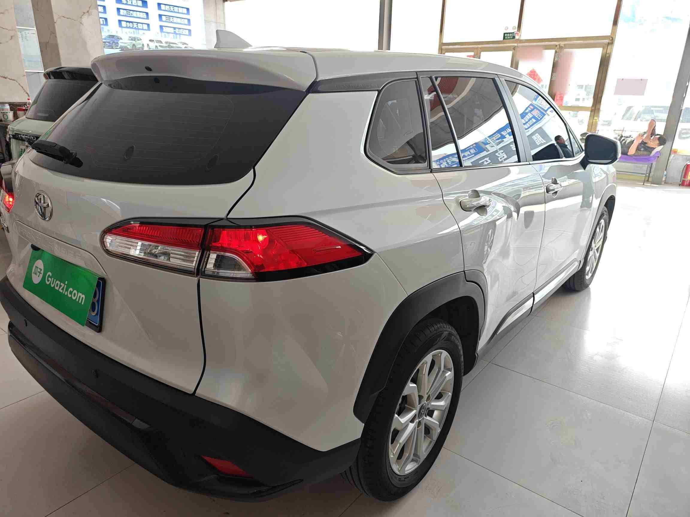 车辆右后45度外观展示