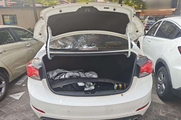 现代 朗动 2016款 1.6L 自动智能型局部细节23