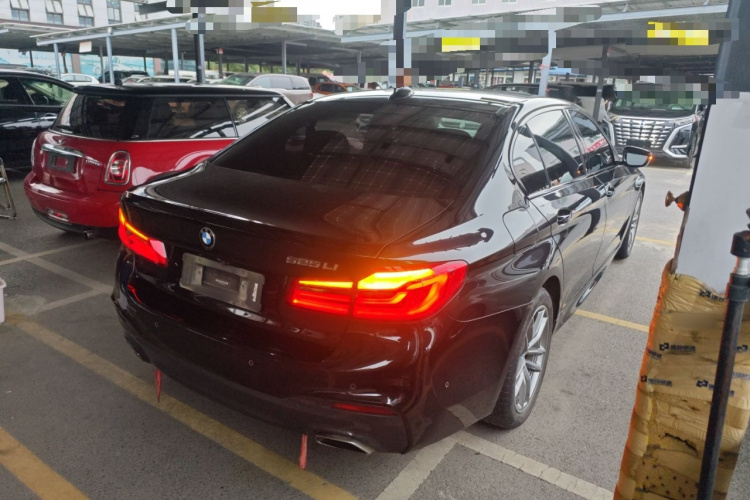 宝马5系 2019款 525Li M运动套装车身外观7