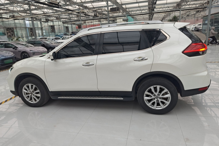 日产 奇骏 2019款 2.0L CVT舒适版 2WD车身外观4